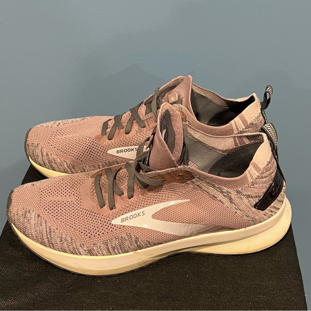 Brooks Levitate 4.0 Running Shoes Knit Athletic Mauve
Sneakers Women’s 10.5 - Picture 6 of 10